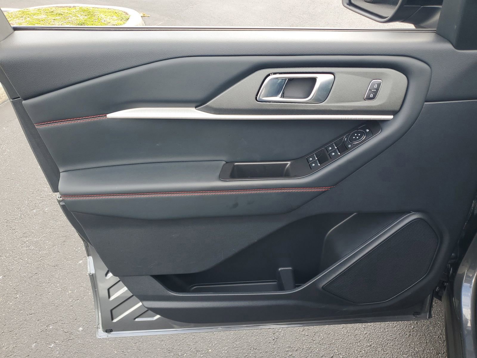 Certified 2025 Ford Explorer ST-Line w/ ST-Line Street Pack image 15