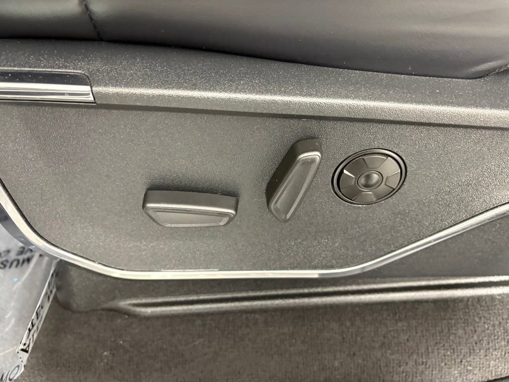 Certified 2025 Ford F450 Platinum w/ FX4 Off-Road Package image 14