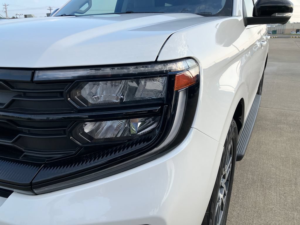 Certified 2025 Ford Expedition Active AWD/4WD image 9