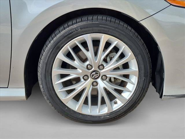Used 2018 Toyota Camry XLE FWD image 23