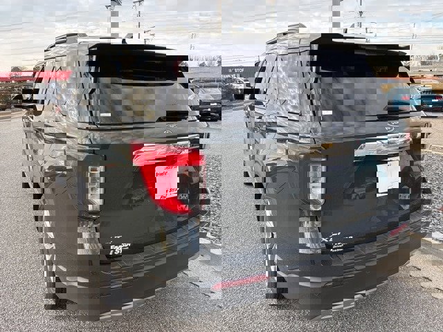 Certified 2022 Ford Explorer XLT w/ Equipment Group 202A image 6