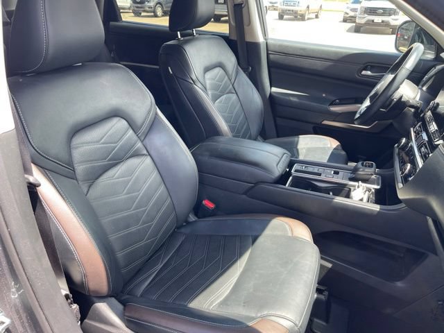 Used 2023 Nissan Pathfinder Platinum FWD image 22