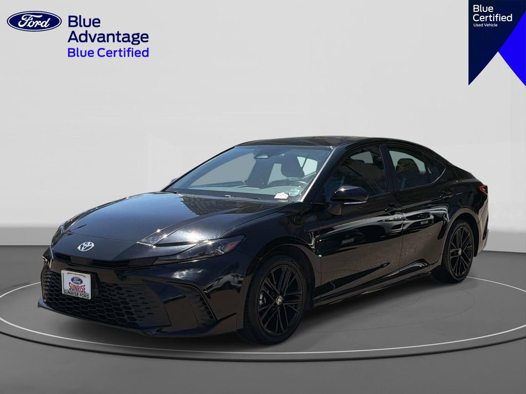 Used 2025 Toyota Camry SE FWD image 1