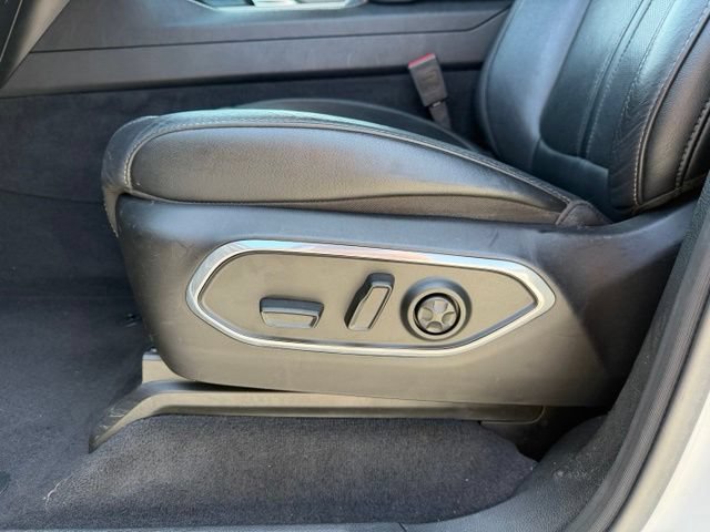 Used 2024 Jeep Wagoneer L Series II RWD image 11