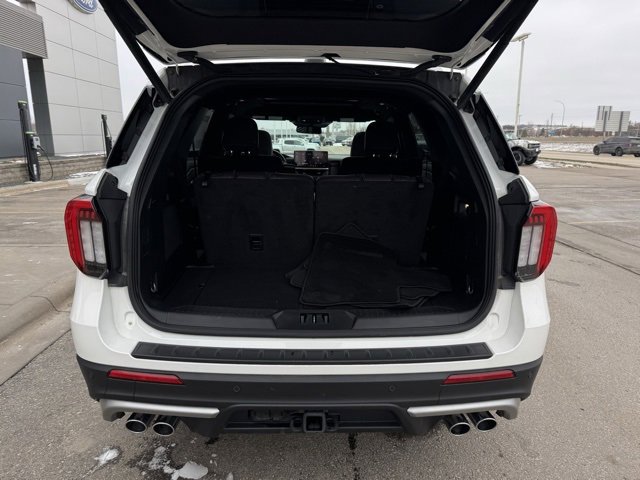 Certified 2025 Ford Explorer Platinum w/ Ultimate Package image 38