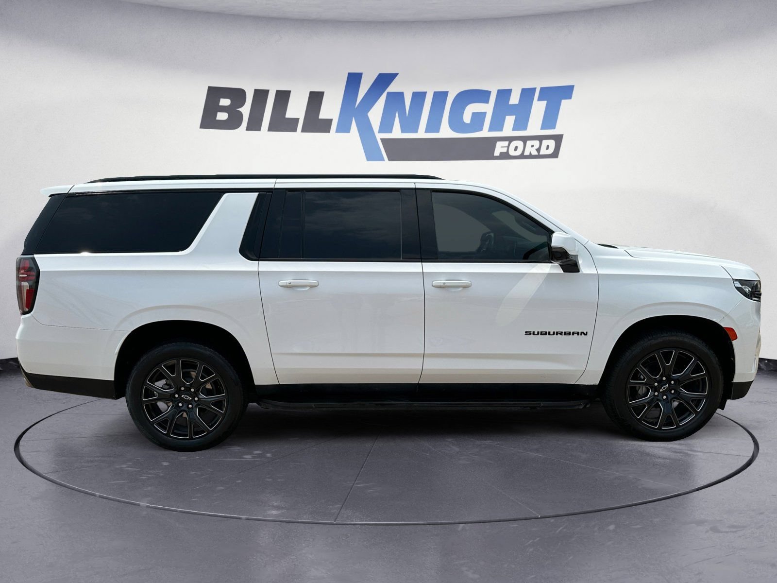 Used 2023 Chevrolet Suburban RST w/ Sport Performance Package AWD/4WD image 6