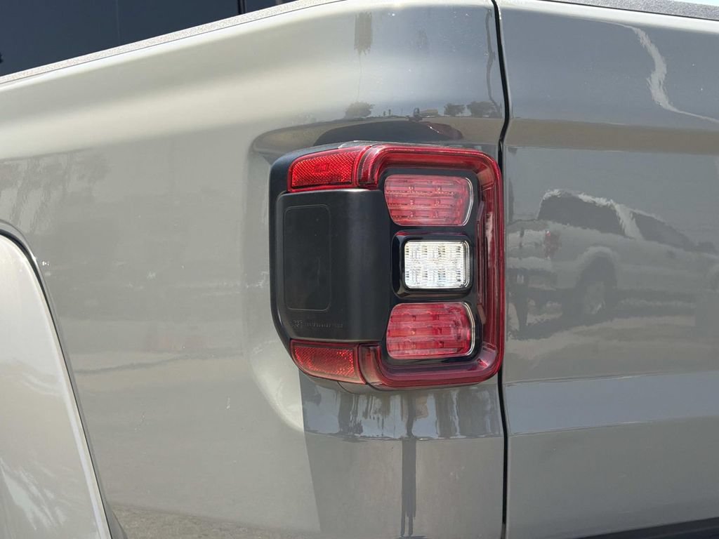Used 2021 Jeep Gladiator Sport AWD/4WD image 8