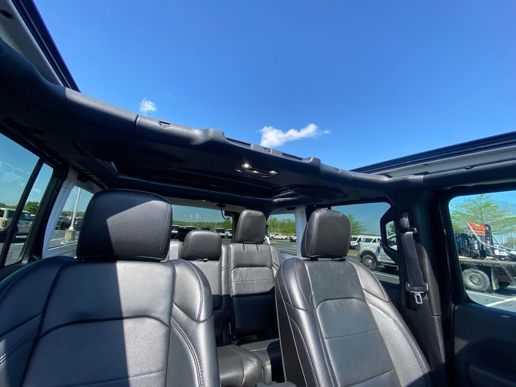 Used 2023 Jeep Wrangler Sahara AWD/4WD image 29