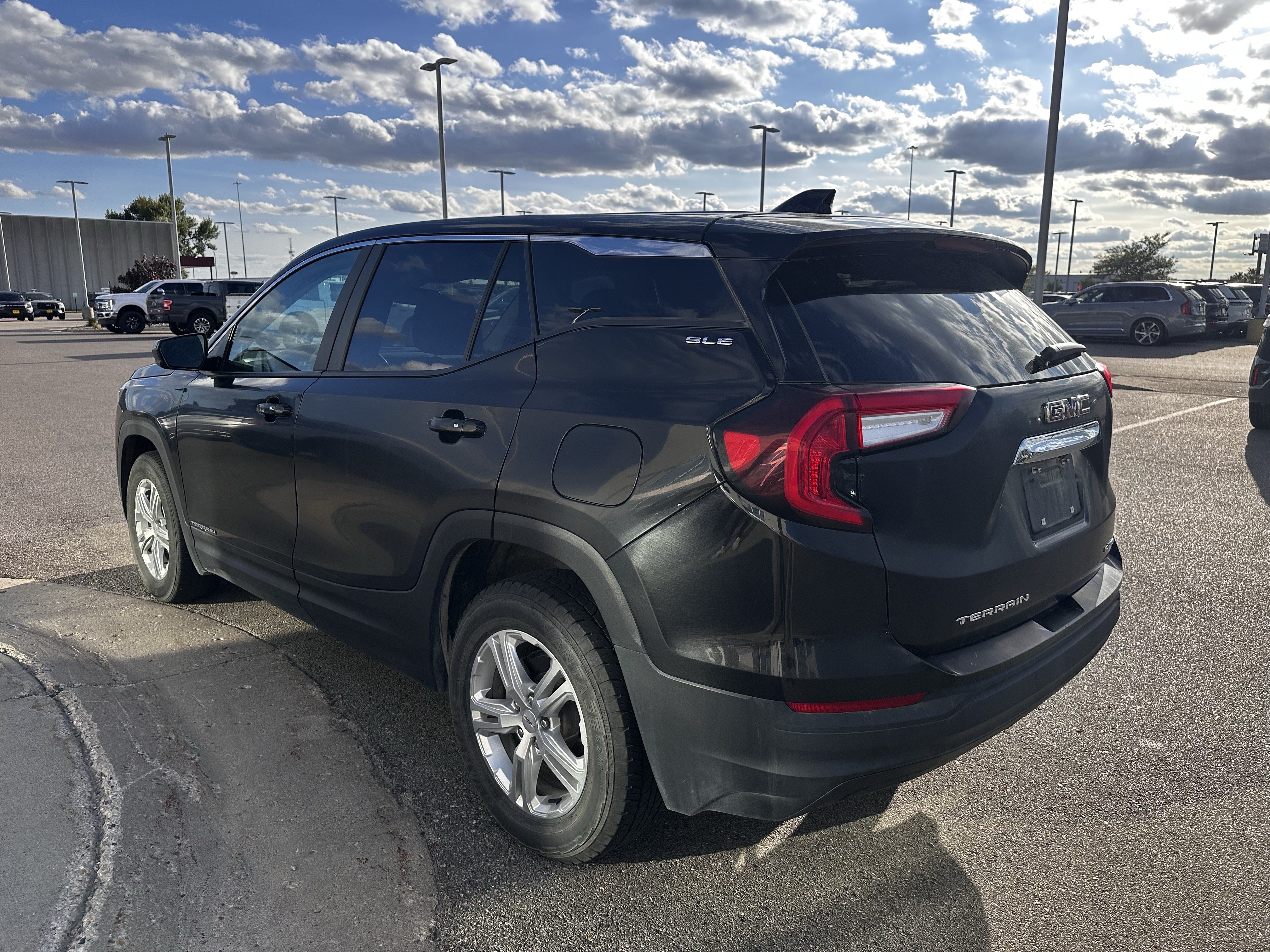 Used 2024 GMC Terrain SLE AWD/4WD image 4