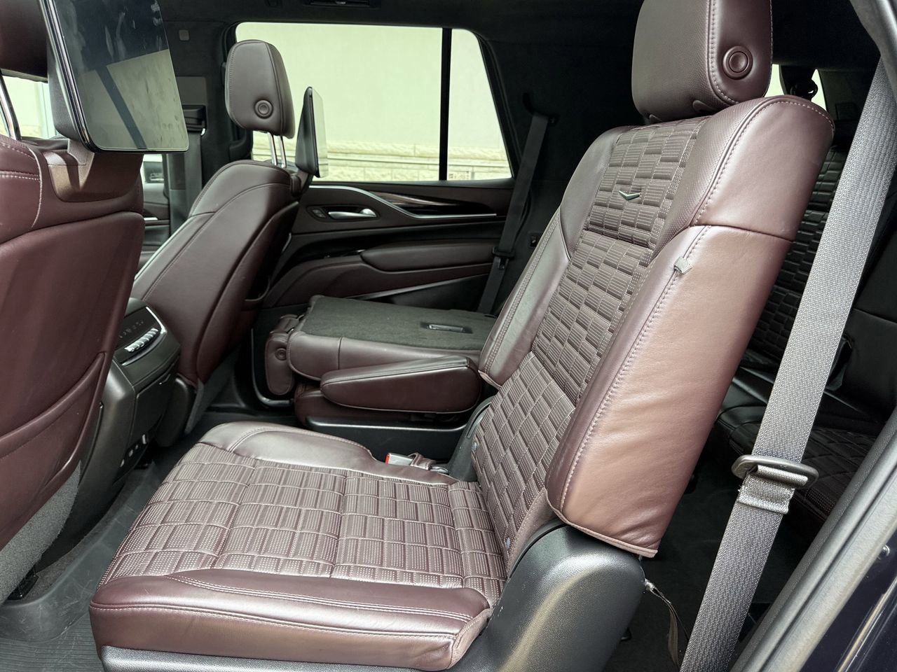 Used 2023 Cadillac Escalade Sport Platinum w/ LPO, ONYX Package image 26