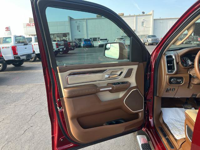 Used 2019 RAM 1500 Laramie AWD/4WD image 13