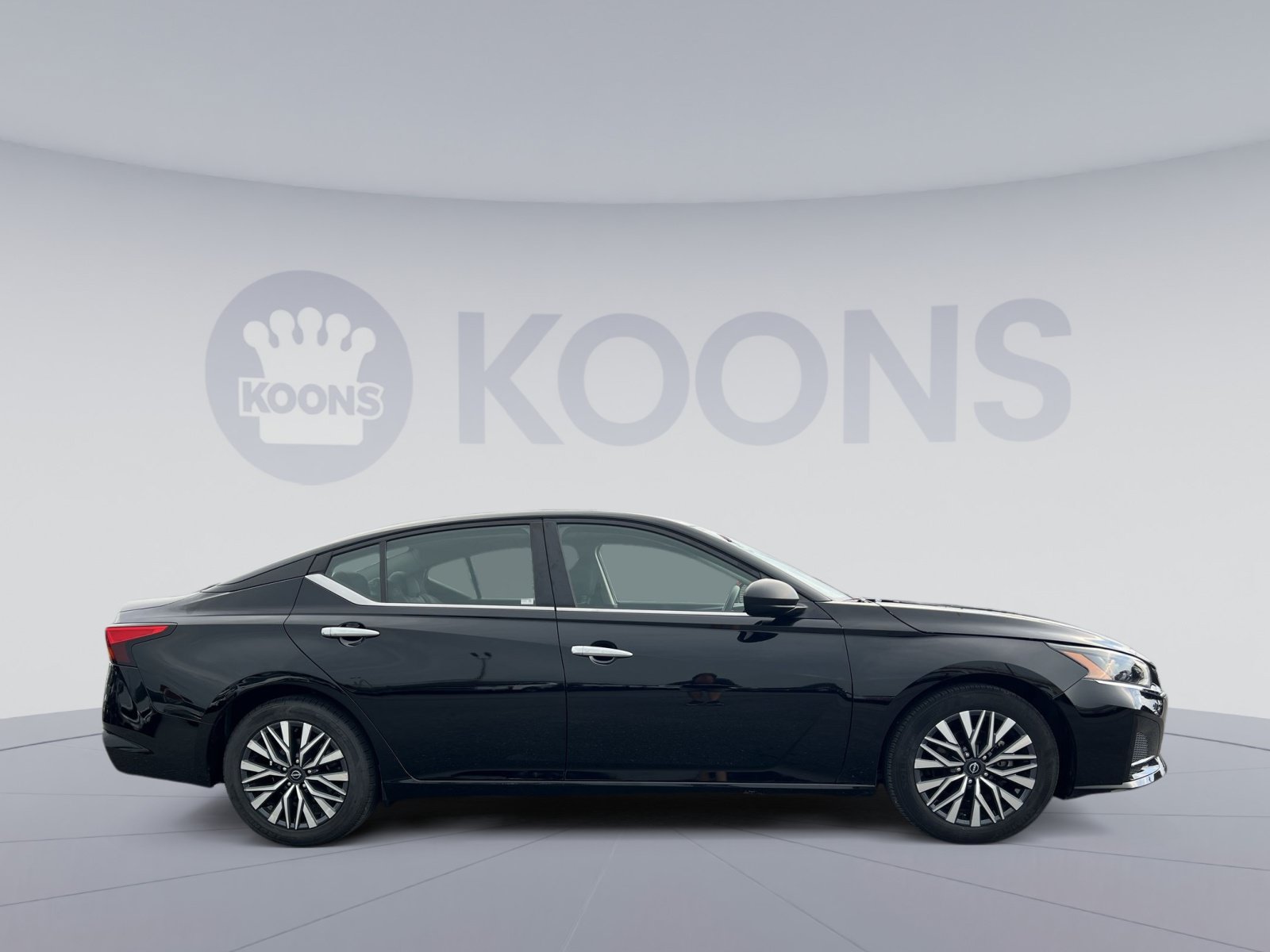 Used 2025 Nissan Altima 2.5 SV FWD image 8