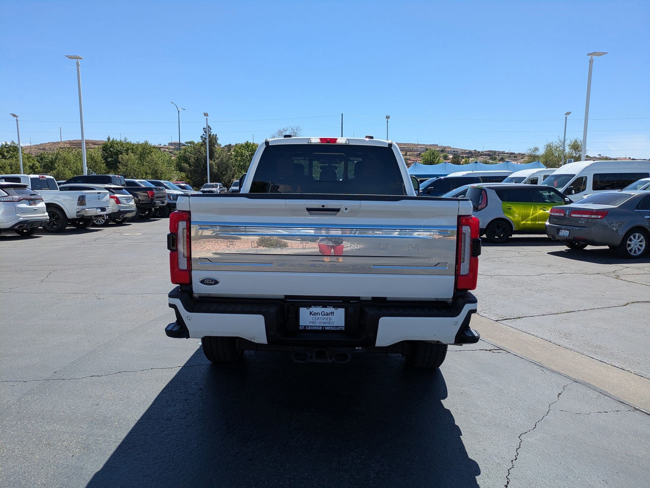 Certified 2023 Ford F250 Platinum w/ FX4 Off-Road Package AWD/4WD image 4