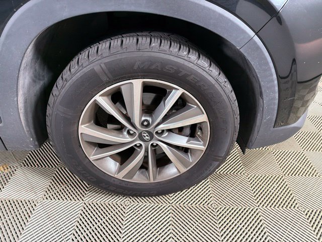 Used 2019 Hyundai Santa Fe SEL FWD image 16