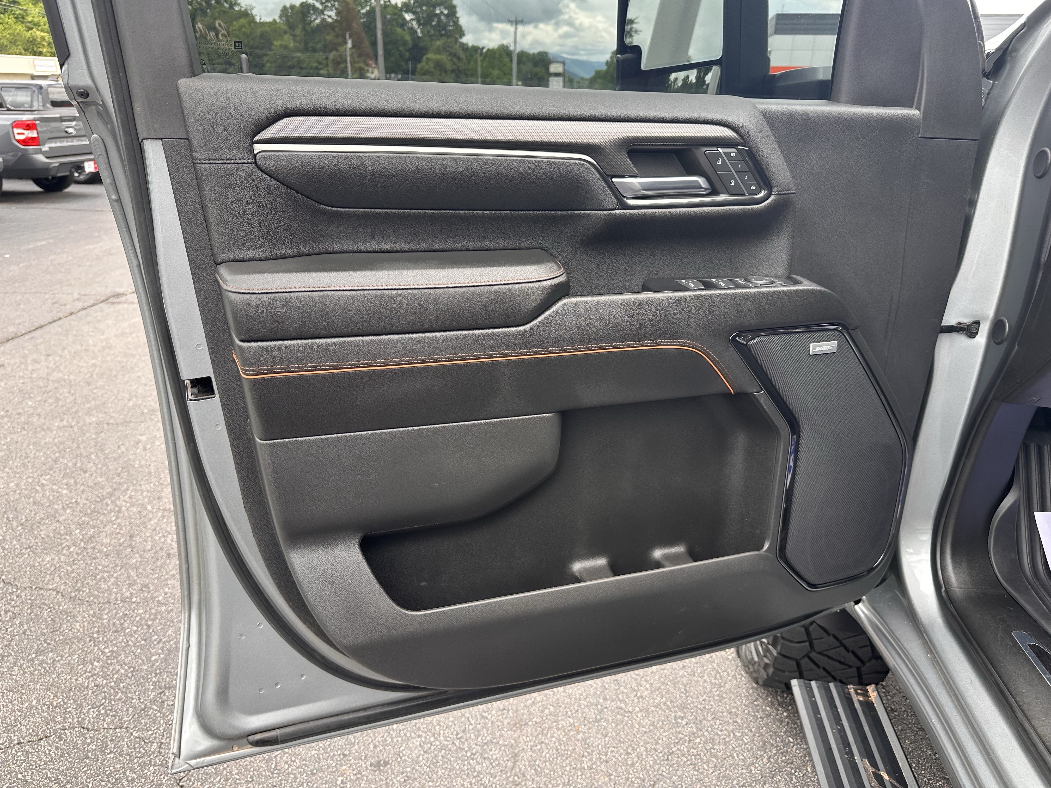 Used 2024 GMC Sierra 2500 AT4 w/ AT4 Premium Plus Package AWD/4WD image 10