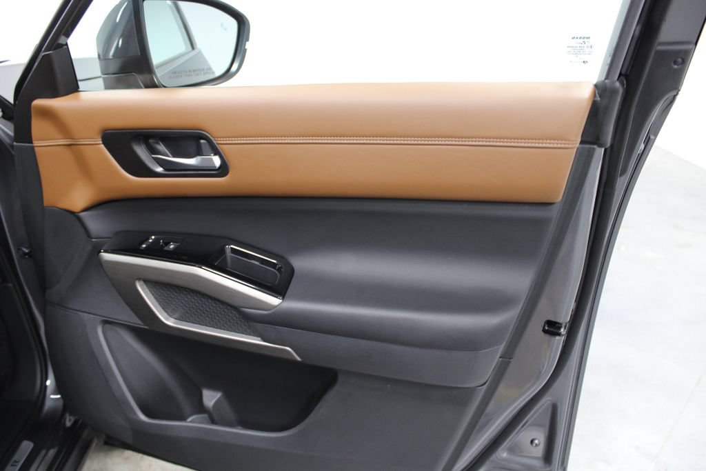 Used 2023 Nissan Pathfinder Platinum AWD/4WD image 24