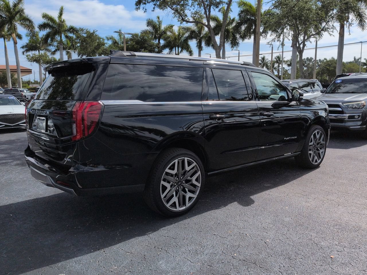 Certified 2025 Ford Expedition Max Platinum w/ Platinum Ultimate Package AWD/4WD image 4