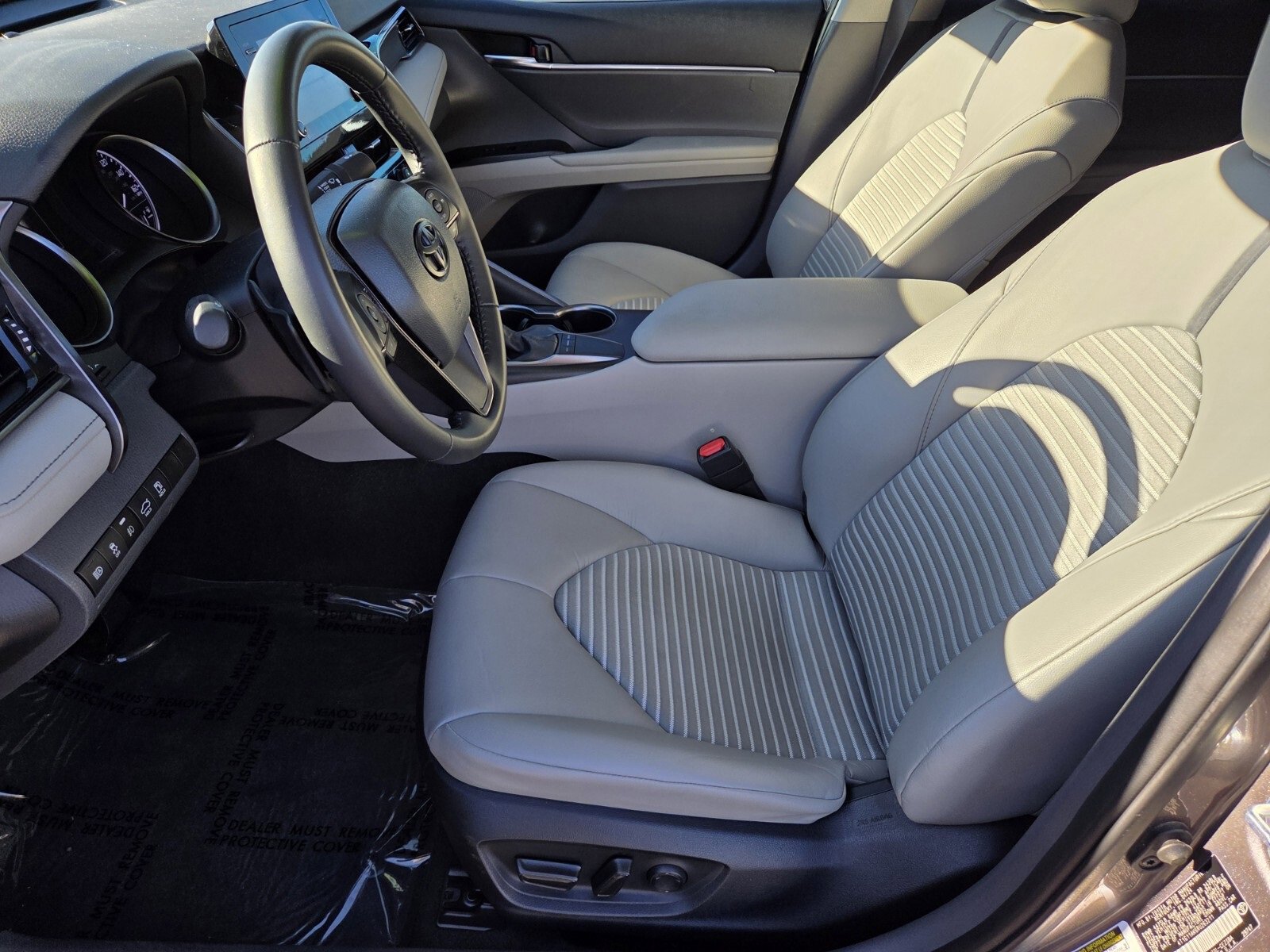 Used 2024 Toyota Camry SE image 10