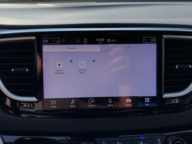 Used 2023 Chrysler Pacifica Touring-L FWD image 3