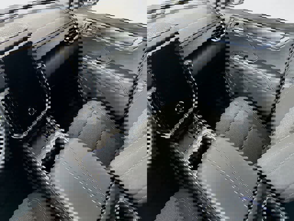 Used 2025 GMC Acadia Elevation image 14