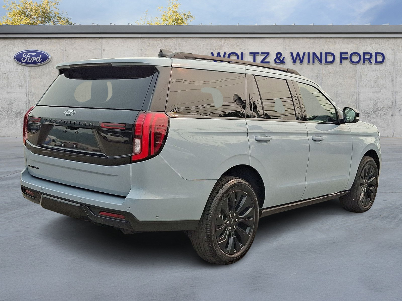 Certified 2025 Ford Expedition Platinum w/ Stealth Appearance Package AWD/4WD image 6