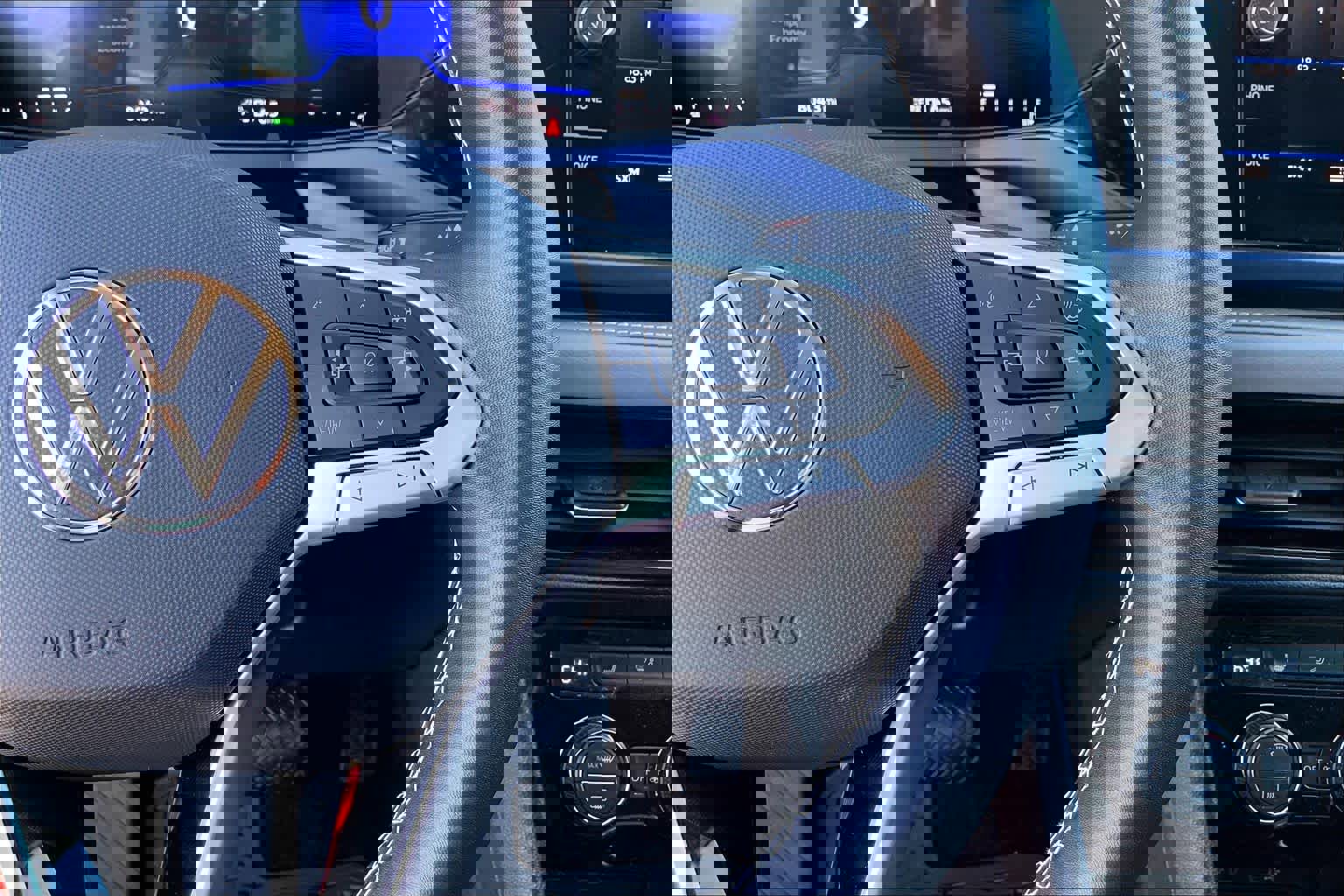 Used 2024 Volkswagen Taos SE w/ Black Wheel Package image 25