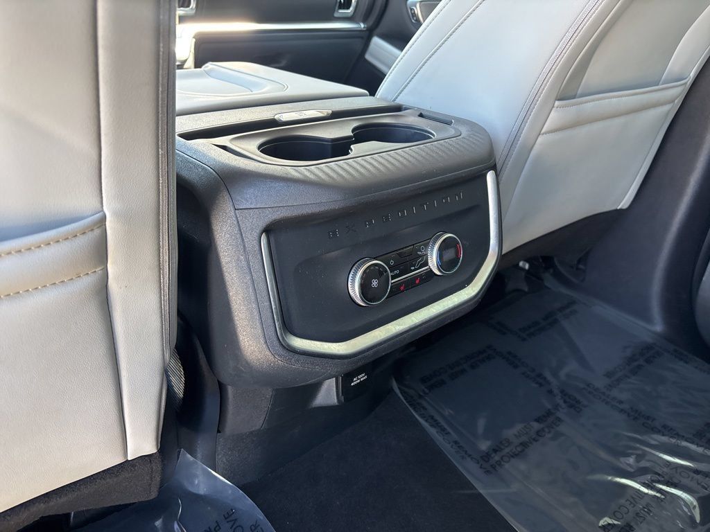 Certified 2025 Ford Expedition Max Platinum w/ Driver's Package AWD/4WD image 32