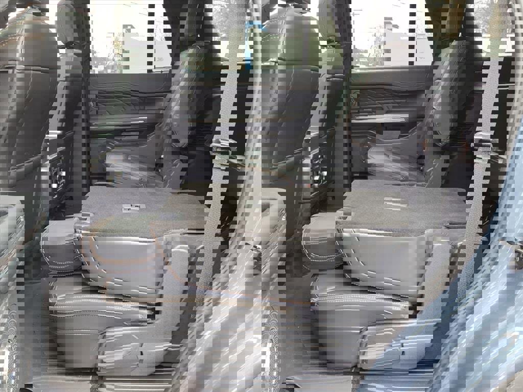 Certified 2023 Ford Expedition Platinum image 22