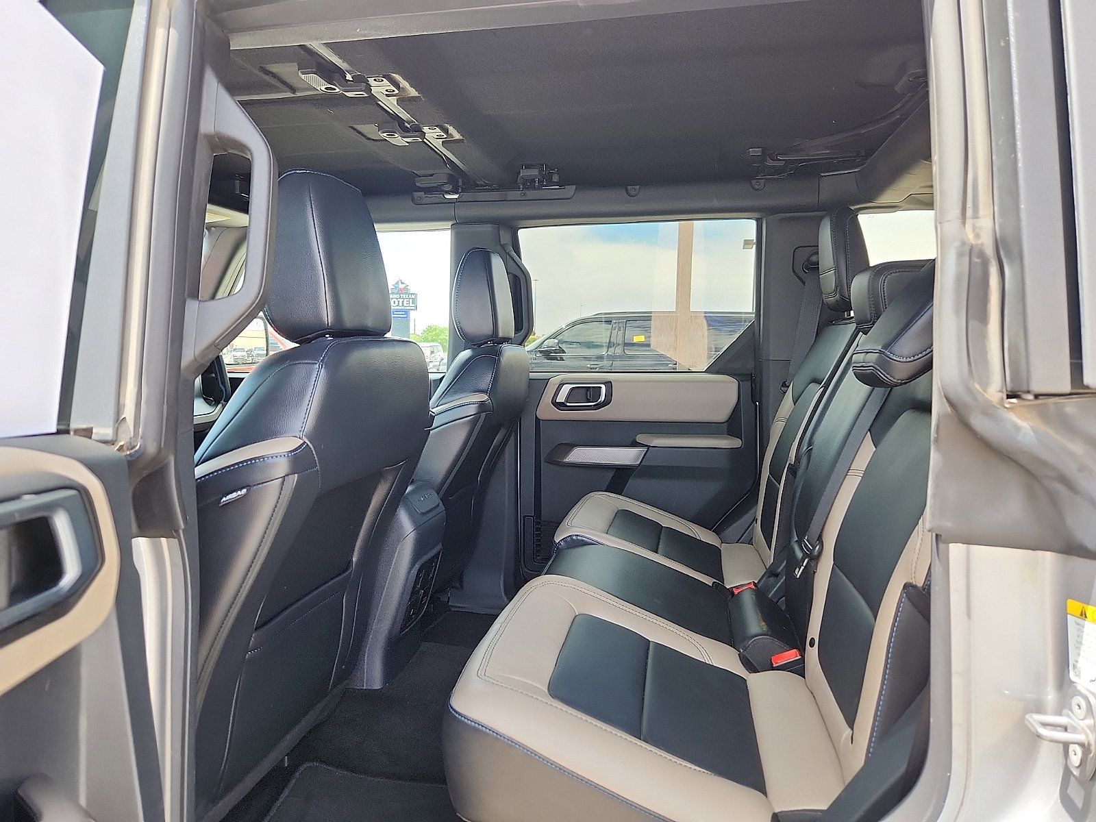 Certified 2022 Ford Bronco Wildtrak image 9