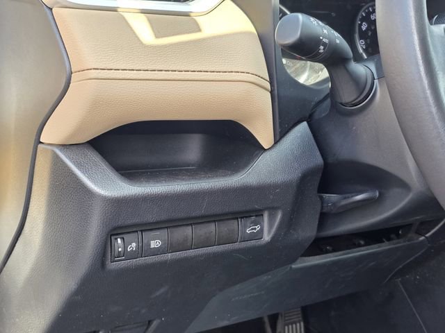 Used 2021 Toyota RAV4 XLE Premium image 18