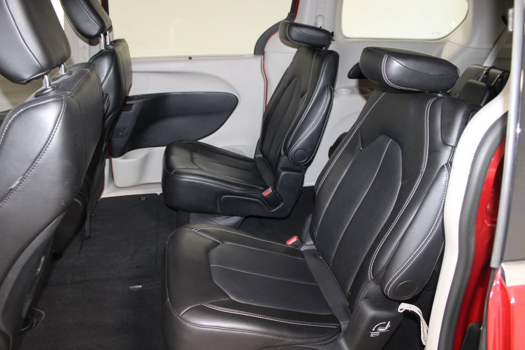 Used 2024 Chrysler Pacifica Touring-L FWD image 24