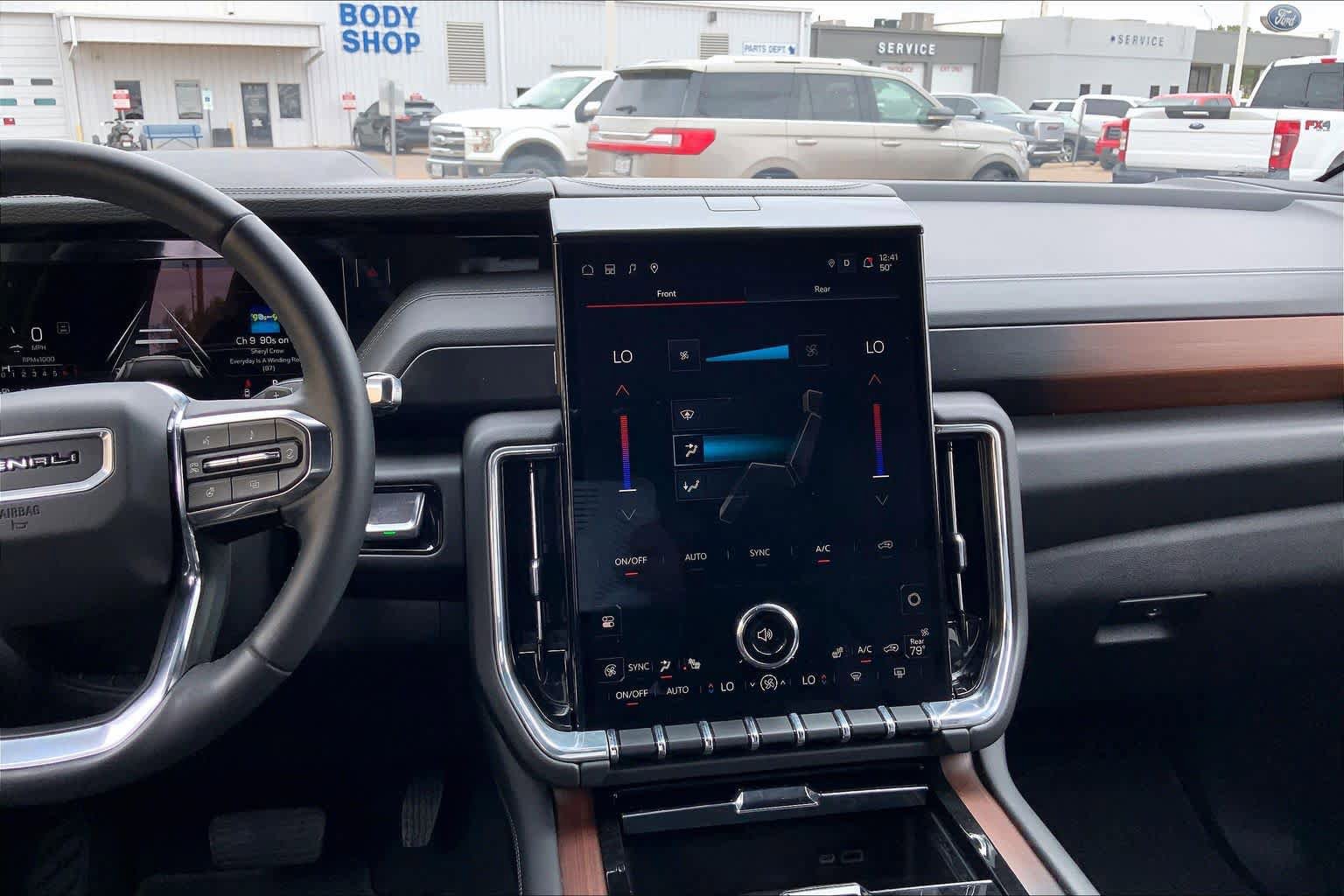 Used 2025 GMC Yukon XL Denali AWD/4WD image 7