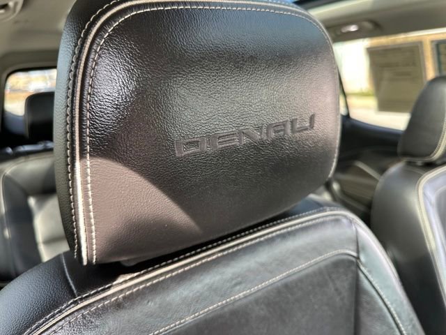 Used 2020 GMC Terrain Denali w/ Denali Premium Package AWD/4WD image 17