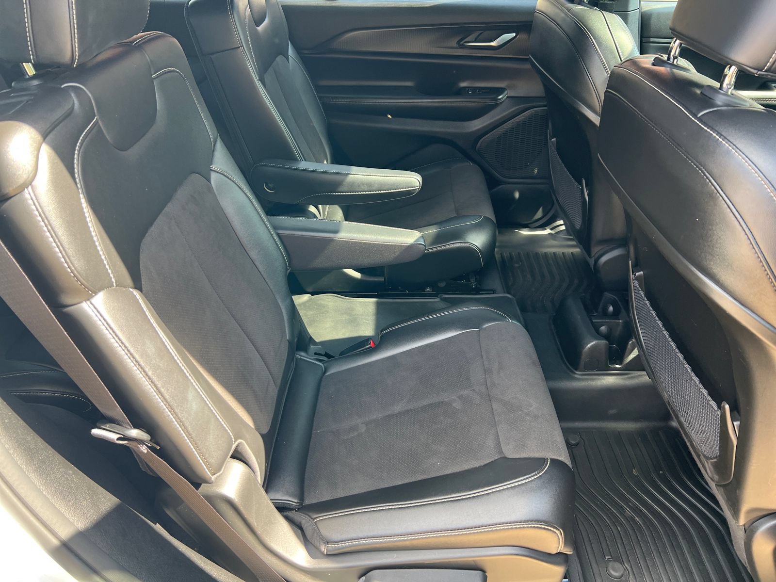 Used 2023 Jeep Grand Cherokee L Laredo AWD/4WD image 16