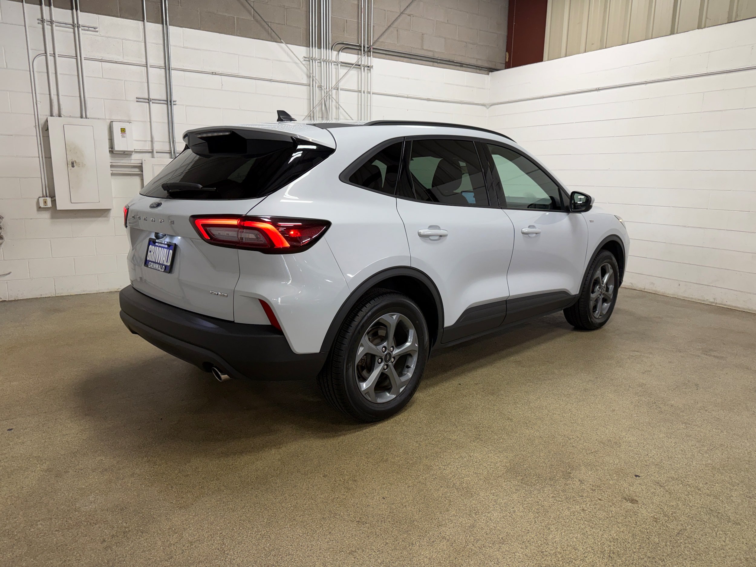 Certified 2025 Ford Escape ST-Line Select AWD/4WD image 8