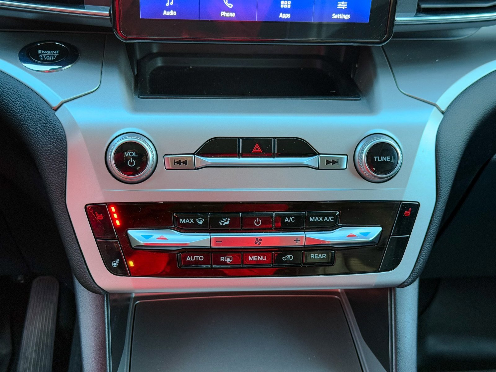 Certified 2022 Ford Explorer XLT w/ Equipment Group 202A image 29