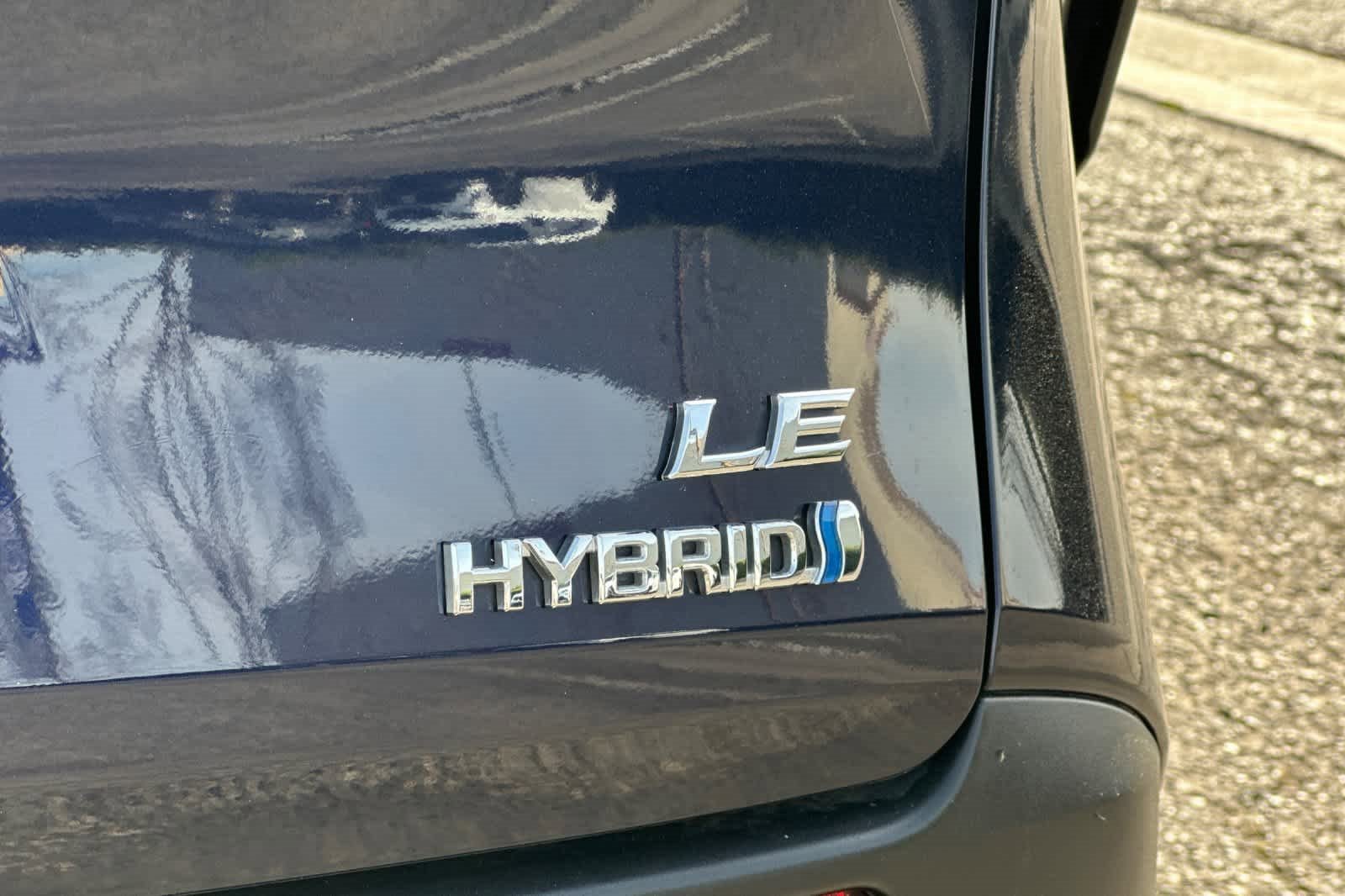 Used 2024 Toyota Sienna LE w/ LE Plus Package image 29