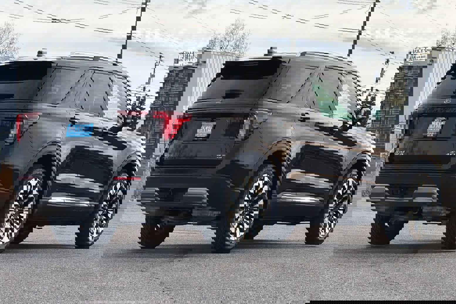 Certified 2025 Ford Explorer Platinum w/ LUX Leather Package image 5