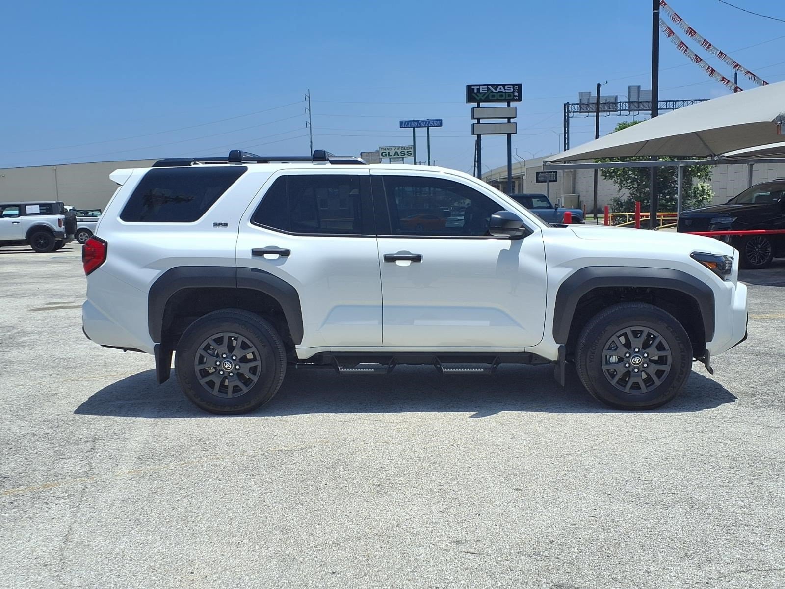 Used 2025 Toyota 4Runner SR5 AWD/4WD image 5