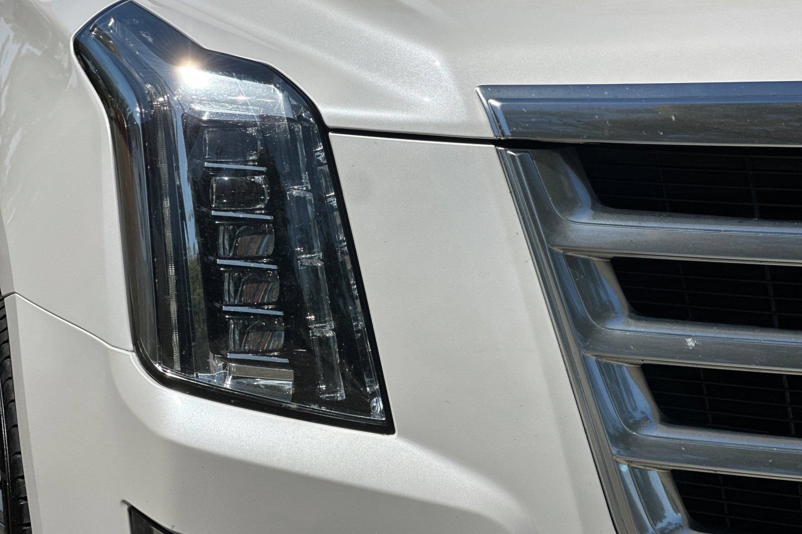 Used 2018 Cadillac Escalade Premium Luxury AWD/4WD image 49
