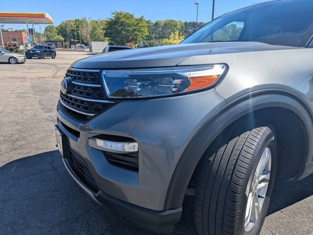 Certified 2023 Ford Explorer XLT w/ Equipment Group 202A AWD/4WD image 5