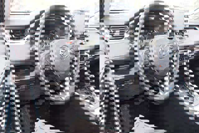 Used 2019 Toyota RAV4 XLE Premium image 15