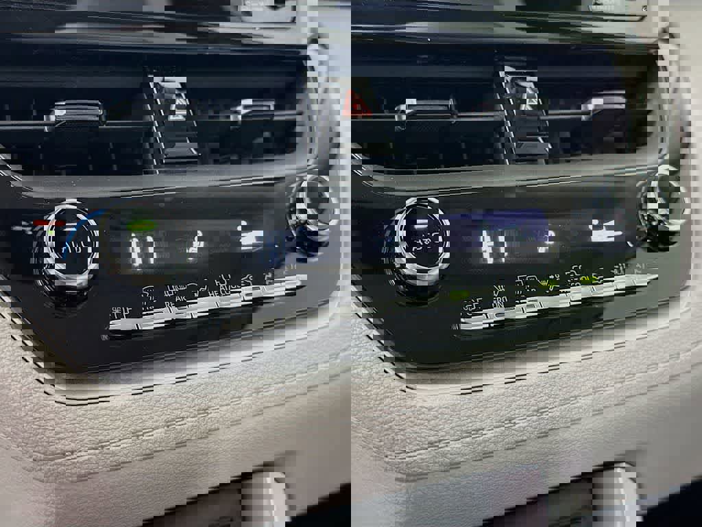 Used 2022 Toyota Corolla Cross LE image 21