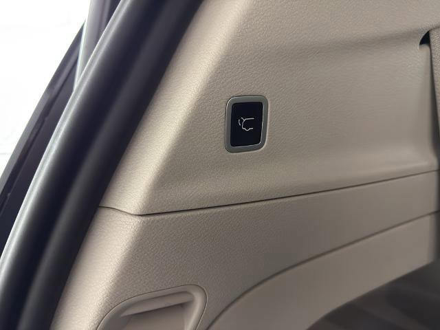 Used 2024 Chrysler Voyager LX image 19