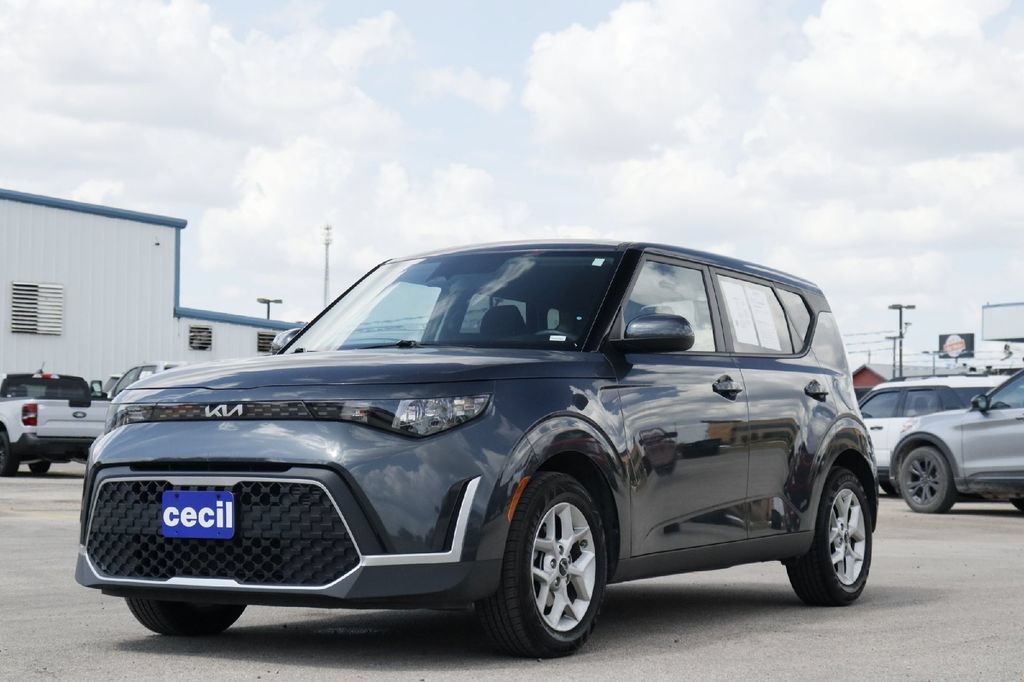 Used 2024 Kia Soul LX w/ Option Group 015 FWD image 2