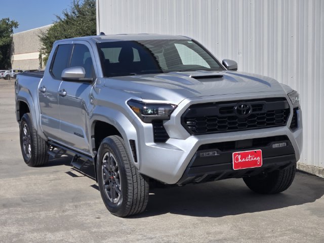 Used 2024 Toyota Tacoma TRD Sport AWD/4WD image 3