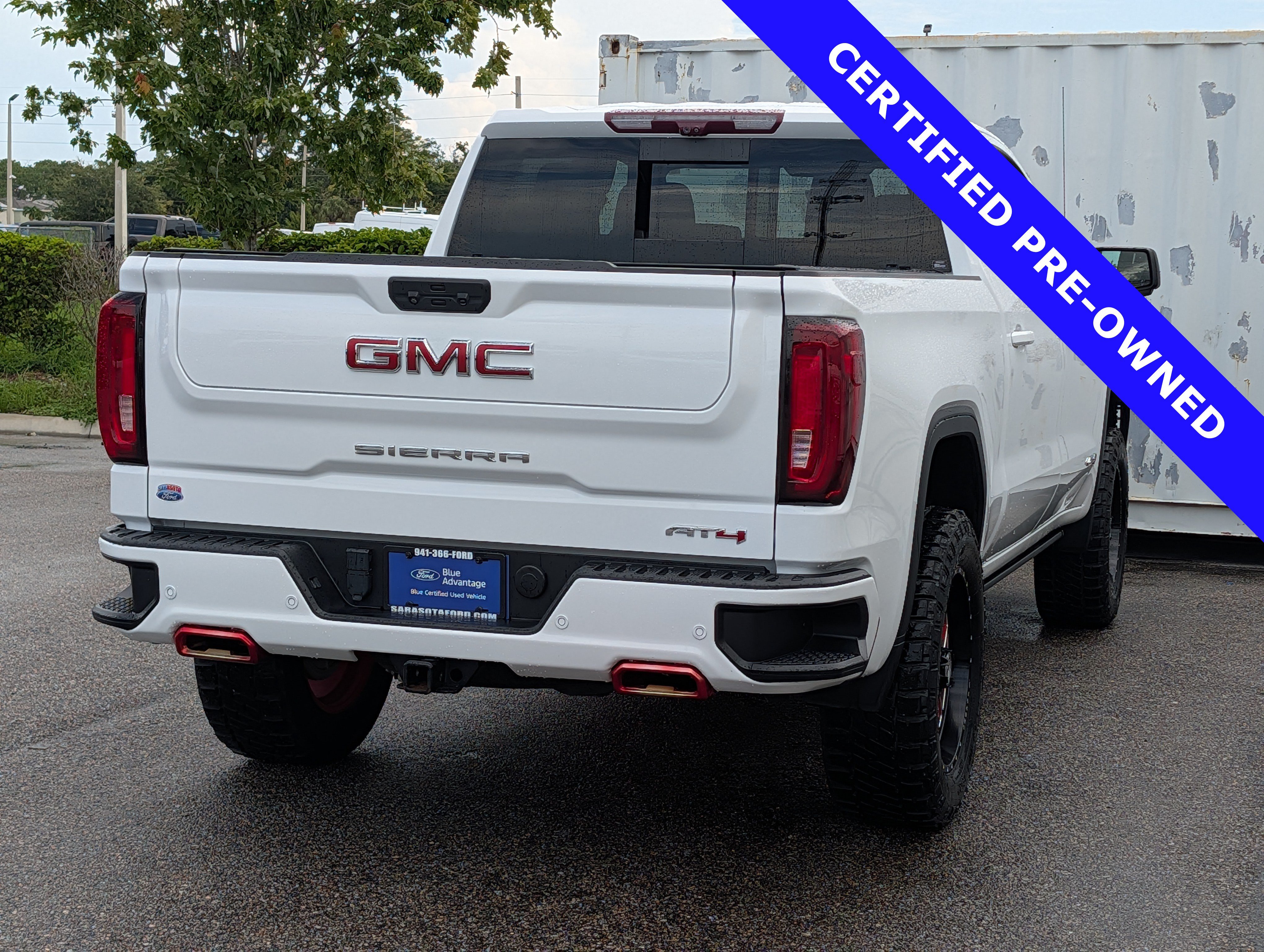 Used 2023 GMC Sierra 1500 AT4 w/ Technology Package AWD/4WD image 5