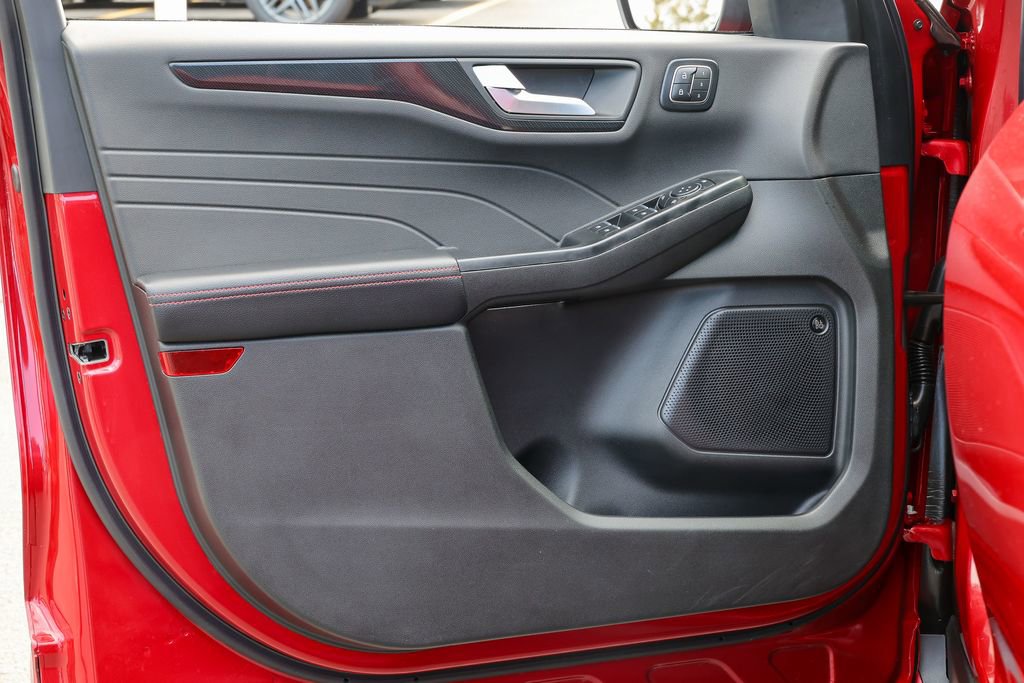 Certified 2025 Ford Escape ST-Line Elite w/ Premium Technology Package AWD/4WD image 4