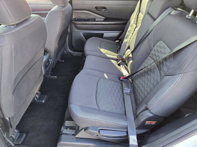 Used 2024 Nissan Pathfinder SV FWD image 12