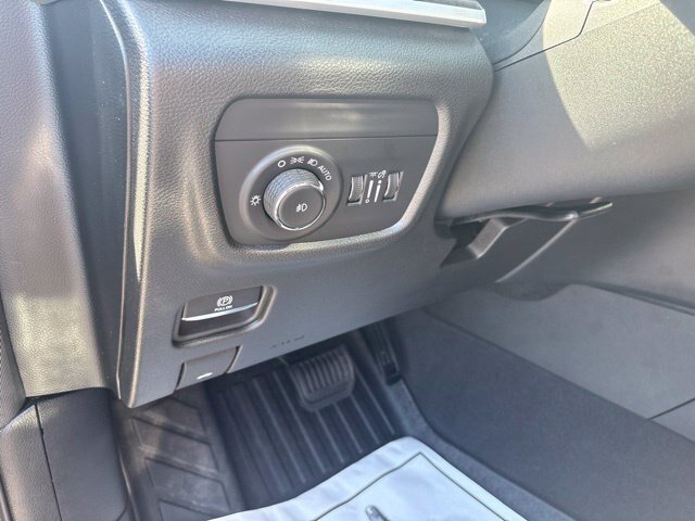 Used 2024 Jeep Grand Cherokee L Limited w/ Black Appearance Package RWD image 16